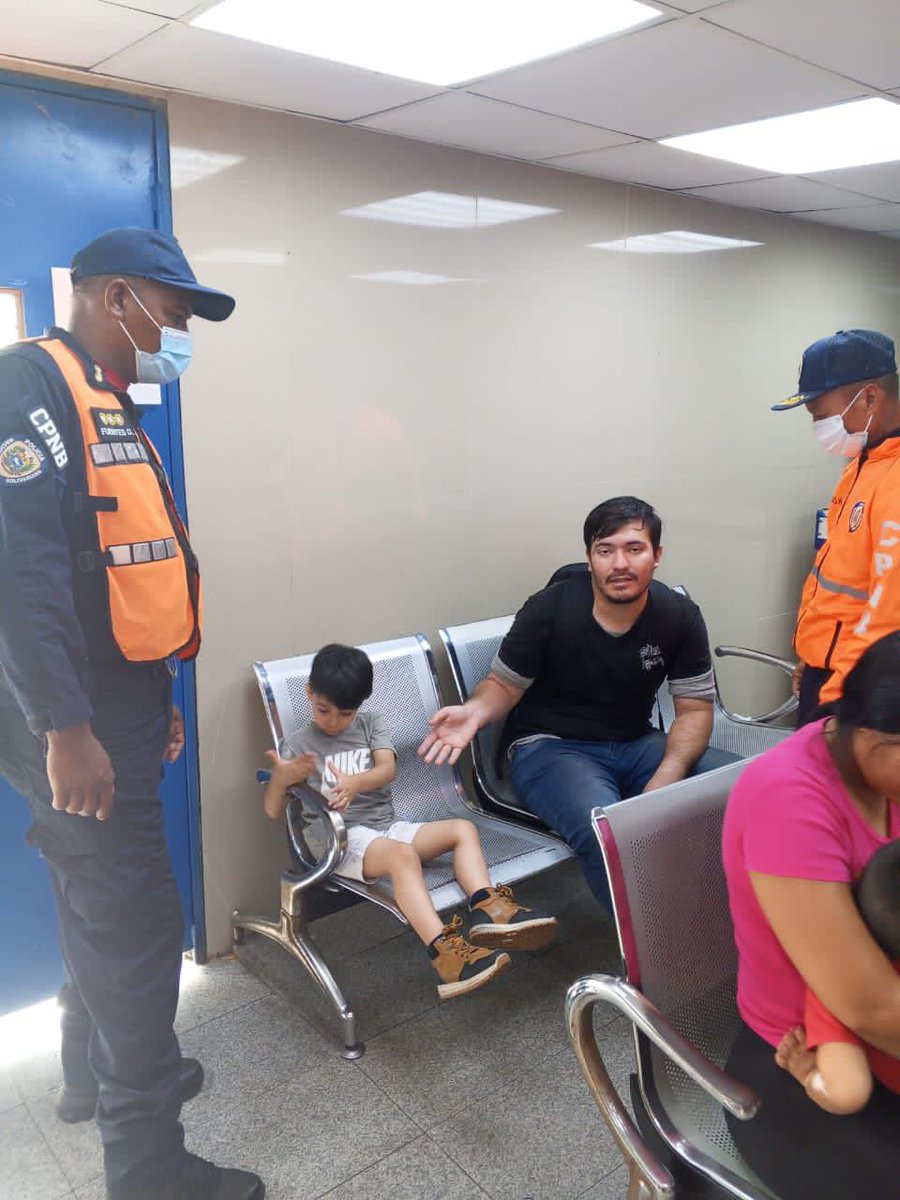 Desde el #IVSS de Maracay funcionarios  de la <a href="/pnbvzla/">Cuerpo de Policía Nacional Bolivariana.</a> adscritos al  Servicio de Tránsito realizan supervisión al centro de salud,  con el fin de brindar seguridad a los ciudadanos y pacientes.

¡Proteger, Defender y Servir a Nuestro Pueblo!

<a href="/nicolasmaduro/">Nicolás Maduro</a> 
<a href="/dcabellor/">Diosdado Cabello R</a>