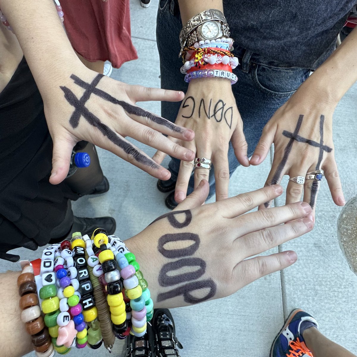 MOYYDEATH's tweet image. POOP CLIQUE X SHART DONG #POOPGATE