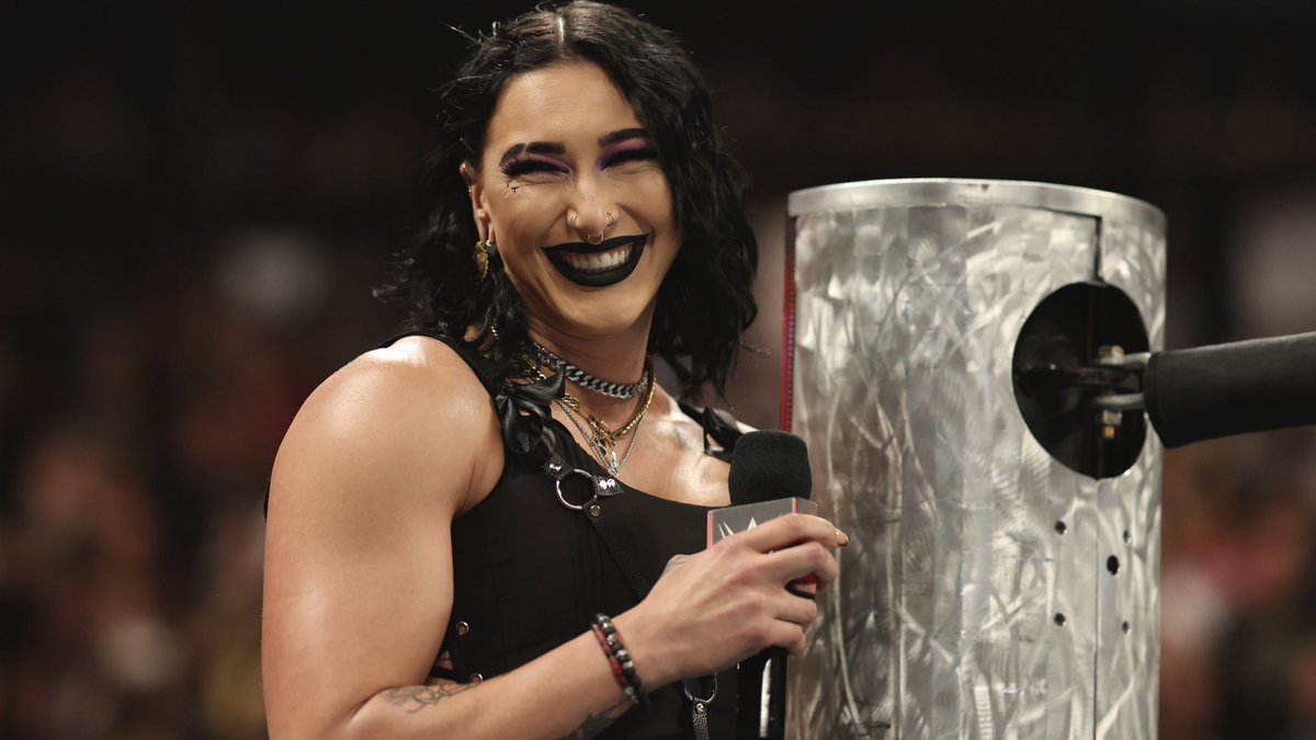 WWEAustralia's tweet photo. Happy Aussie birthday Mami 🎉🇦🇺🥳

#WWEAustralia https://t.co/6wFRkTQDWu