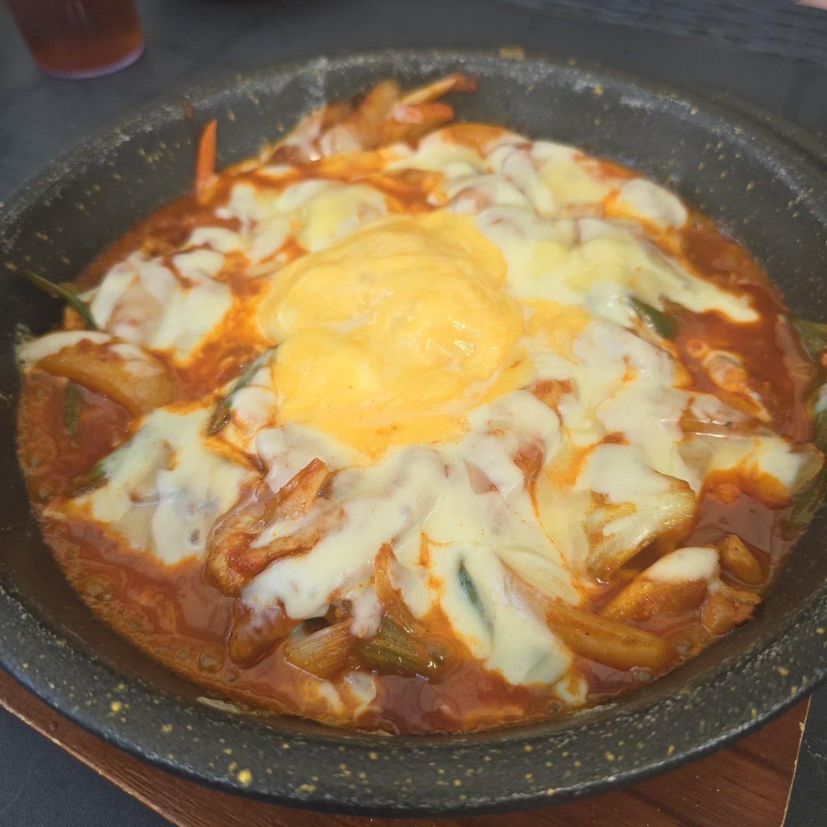 cocomaru_0711's tweet photo. .

犬okな韓国料理屋さん🧑‍🍳⸰ 𖥔 ͙ࣳ

テラス席だけど囲われて
クーラーもかかってるから
夏は凉しくお食事出来たよ❤

#ポメラニアン  #犬連れok #ポメ
#pomeranian #dogoftheday 
#犬のいる生活 #ヨプの王豚塩焼 https://t.co/JYRILo8Rmt