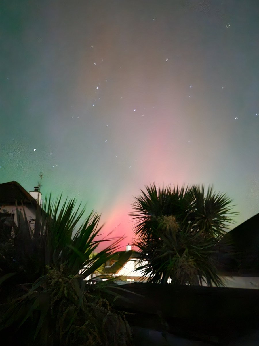 Debbie_ducks's tweet photo. In awe of Nature's own light show at Islandmagee, 
Co Antrim
@angie_weather @bbcniweather
#northernlights 
@barrabest 
@SkyNews https://t.co/wtA9OLQP6d
