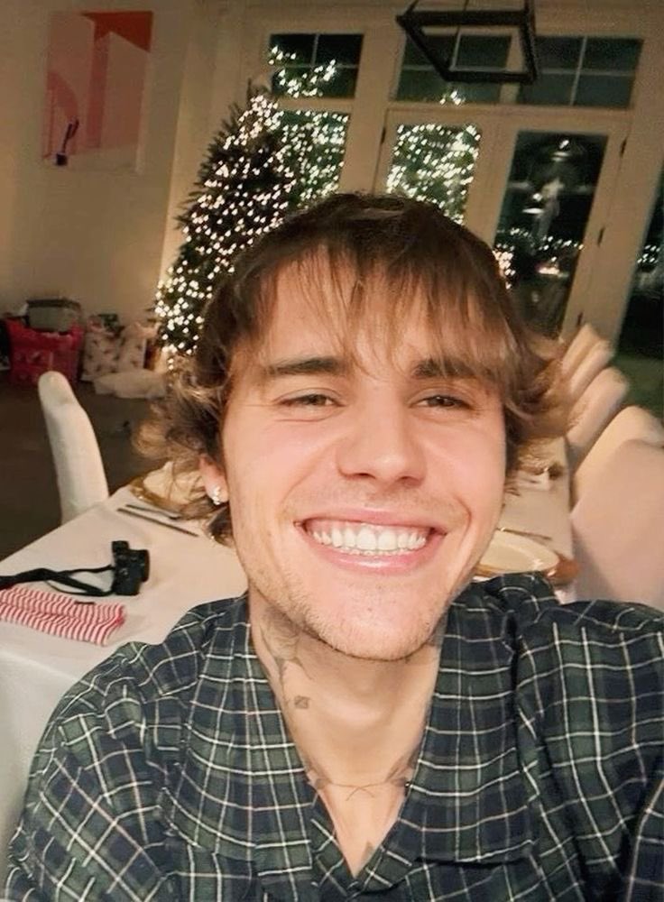 drewstante's tweet photo. o sorriso do justin bieber cura onde dói https://t.co/SnfYCOg6Tf