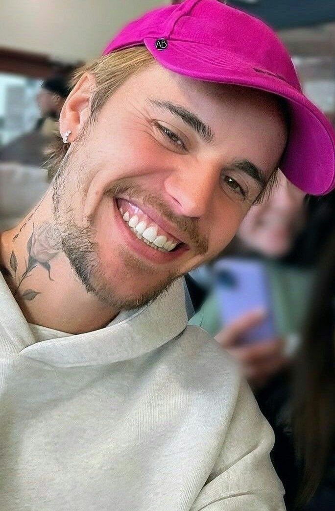 drewstante's tweet photo. o sorriso do justin bieber cura onde dói https://t.co/SnfYCOg6Tf