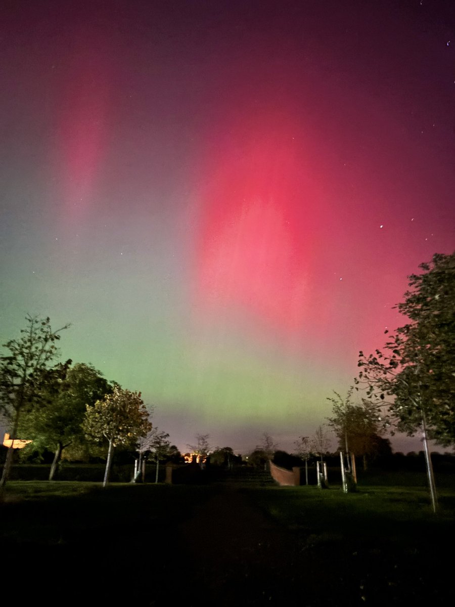 majandmacprints's tweet photo. #essex #northernlights 😍 https://t.co/HxhFvKUy0y