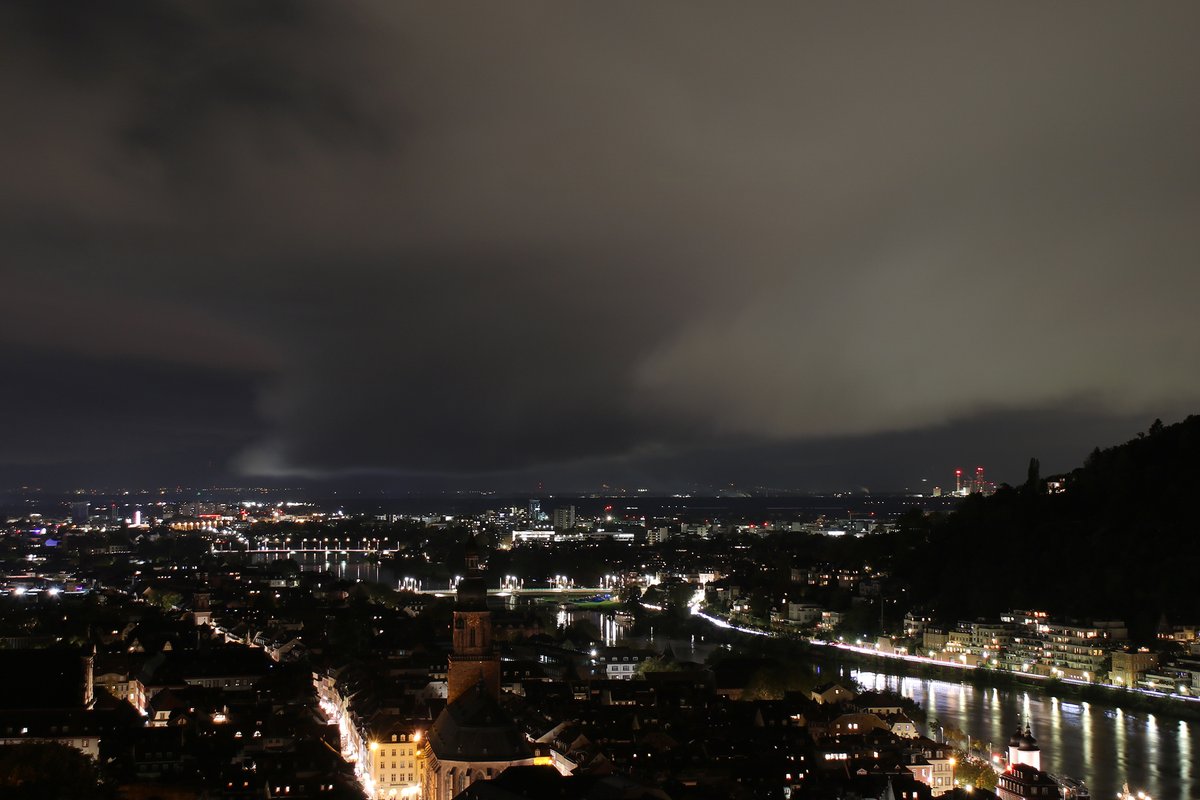 thegreatzo's tweet photo. Very interesting clouds with thunderless convection in Heidelberg, Germany this evening. https://t.co/Nwea3c1ysl