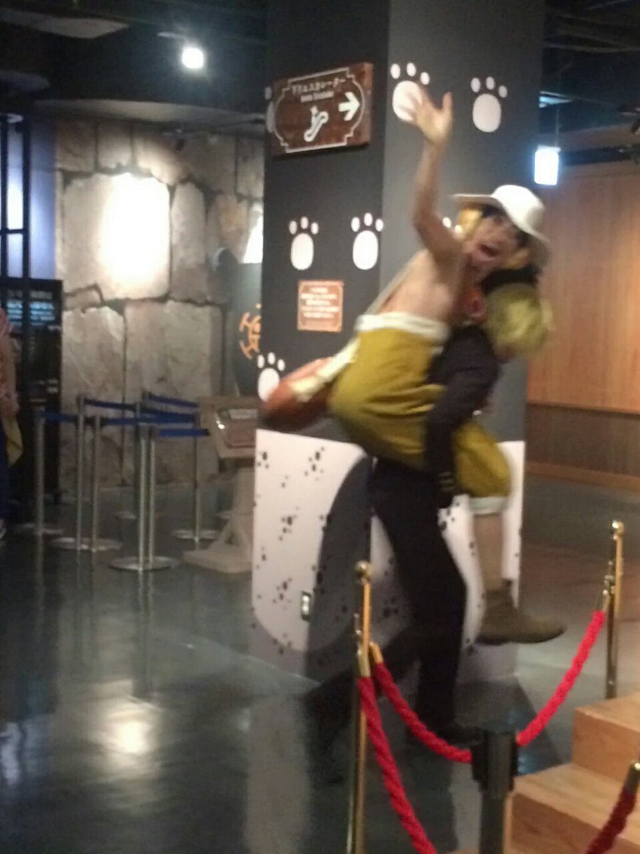 Quitlebee's tweet photo. Found some old pictures from 2016 and... Sanji carrying Usopp, we've come full circle https://t.co/bVYNzp69xJ