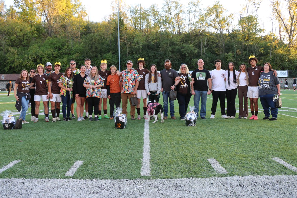 Roger Bacon Athletics (@rbspartans) on Twitter photo Honoring our Seniors 🤎💛
Before tonight’s match against McNick, <a href="/RogerBaconBSoc/">Roger Bacon Boys Soccer</a> honored their five Seniors.
Thank you Jake Snyder, Devin Walls, Alex Weigand, Conor Andrews, and Luke Wilson!
#HailSpartans | <a href="/RogerBaconHS/">Roger Bacon High School</a> Honoring our Seniors 🤎💛
Before tonight’s match against McNick, <a href="/RogerBaconBSoc/">Roger Bacon Boys Soccer</a> honored their five Seniors.
Thank you Jake Snyder, Devin Walls, Alex Weigand, Conor Andrews, and Luke Wilson!
#HailSpartans | <a href="/RogerBaconHS/">Roger Bacon High School</a>