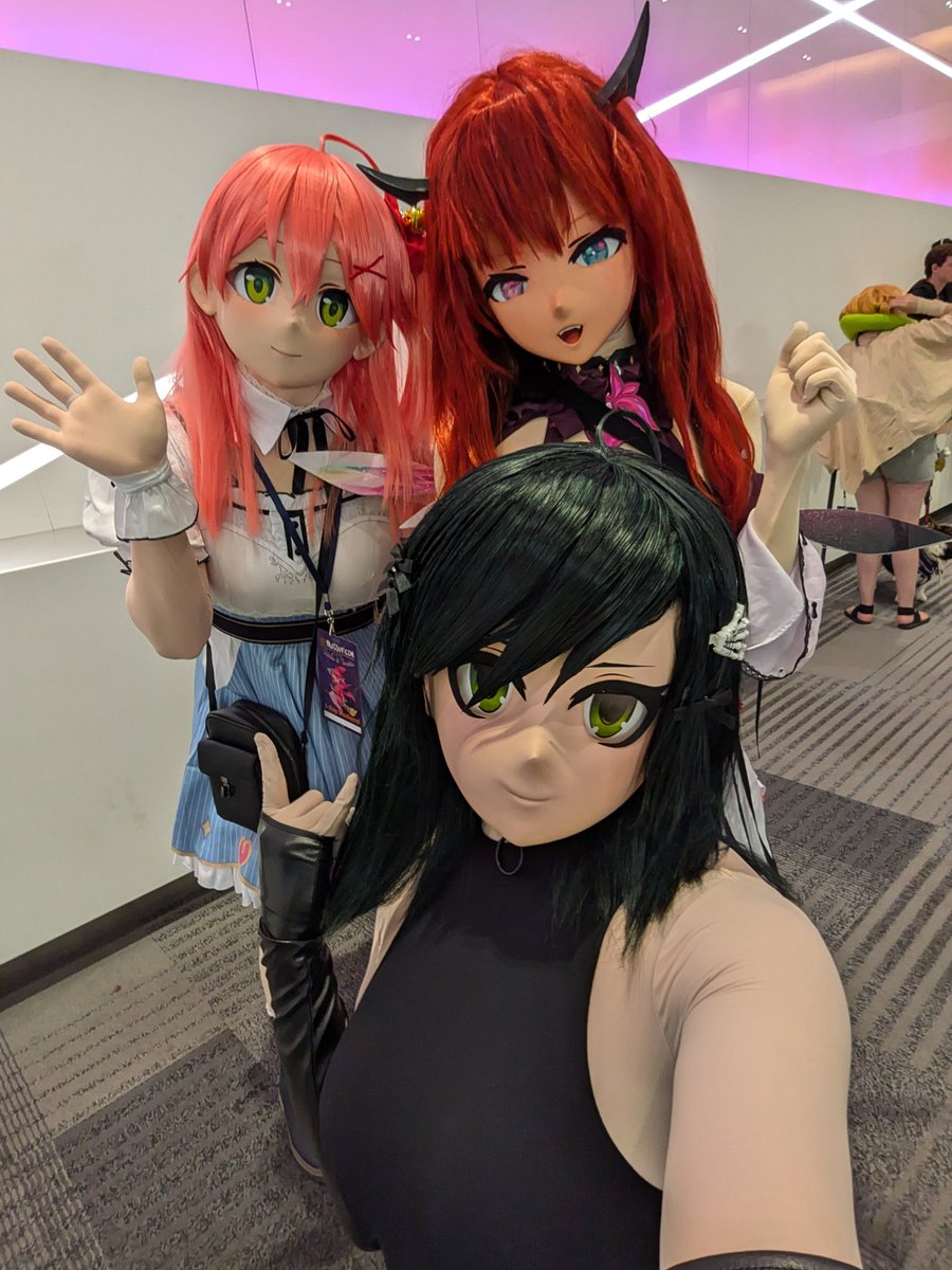 These two goobers over here blessing me with their presence, how did I get so lucky? ( ´ ▿ ` )
