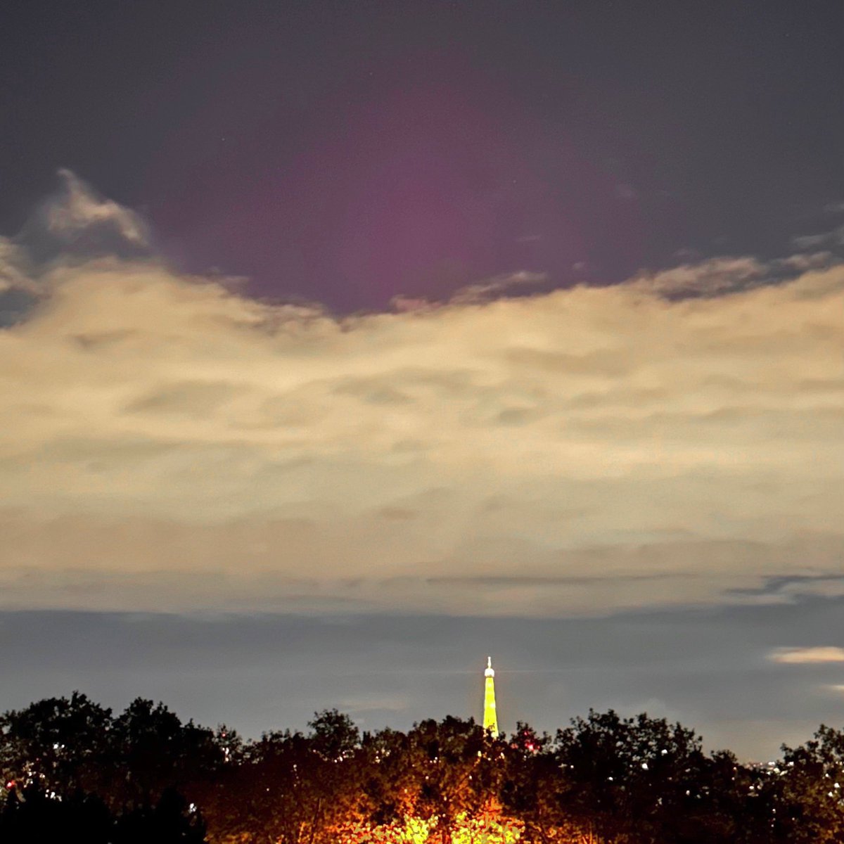 Paris, 1 salle 3 ambiances 😄
La météo ne nous a pas gâtés mais les percées ont été magiques tout au long de la soirée  🥰

#aurora #AuroraBorealis #auroreboreale #AuroresBoréales #aurores #paris 

<a href="/EricLagadec/">Eric Lagadec✨🌍</a> <a href="/XploraSpace/">Xplora</a> <a href="/astropierre/">Astropierre</a> <a href="/COMEA_sw/">COMEA</a>