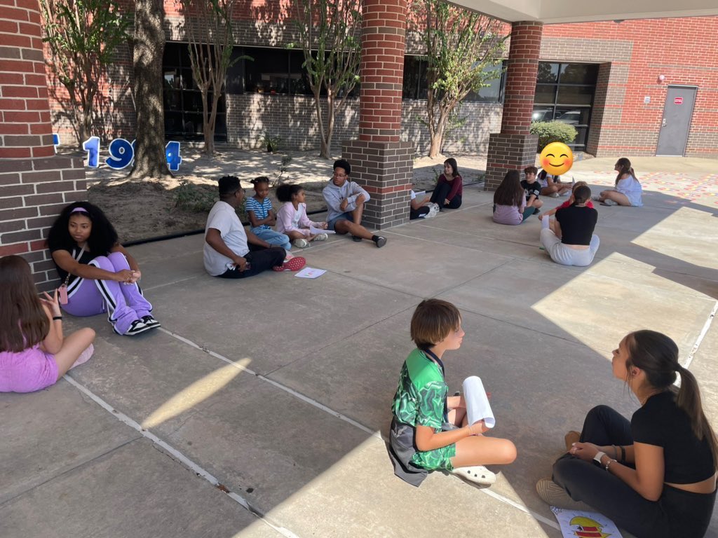 Laura Hernandez tweet media