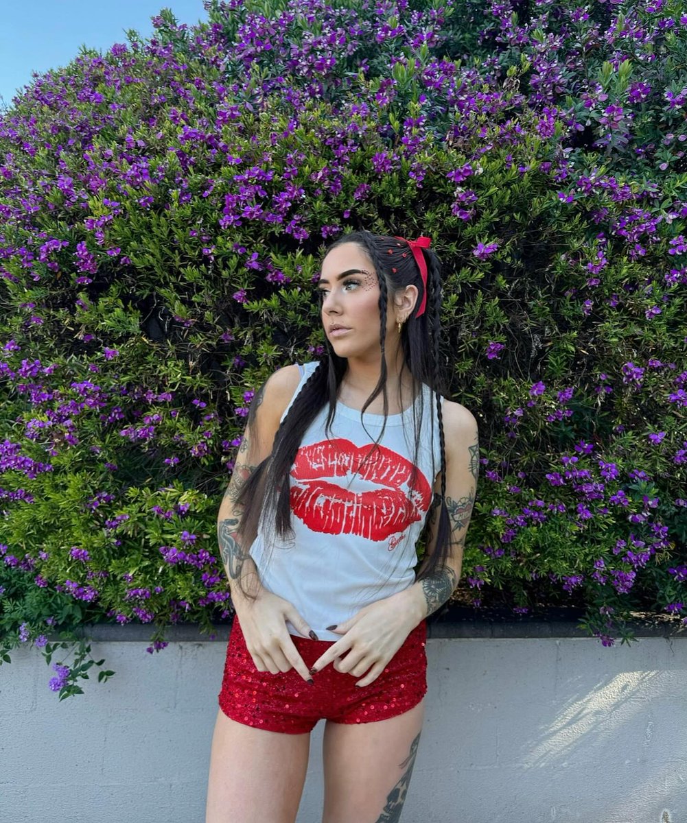 bratbones tweet media