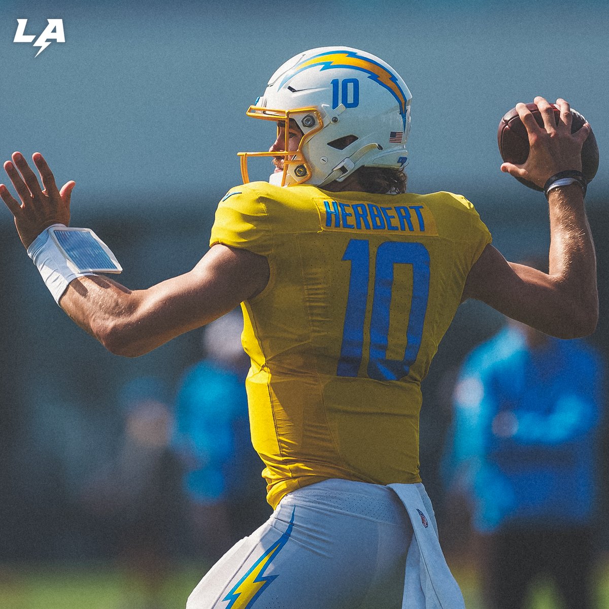 chargers's tweet photo. are u today's date? cus ur a 10/10 https://t.co/znkigMKdH6