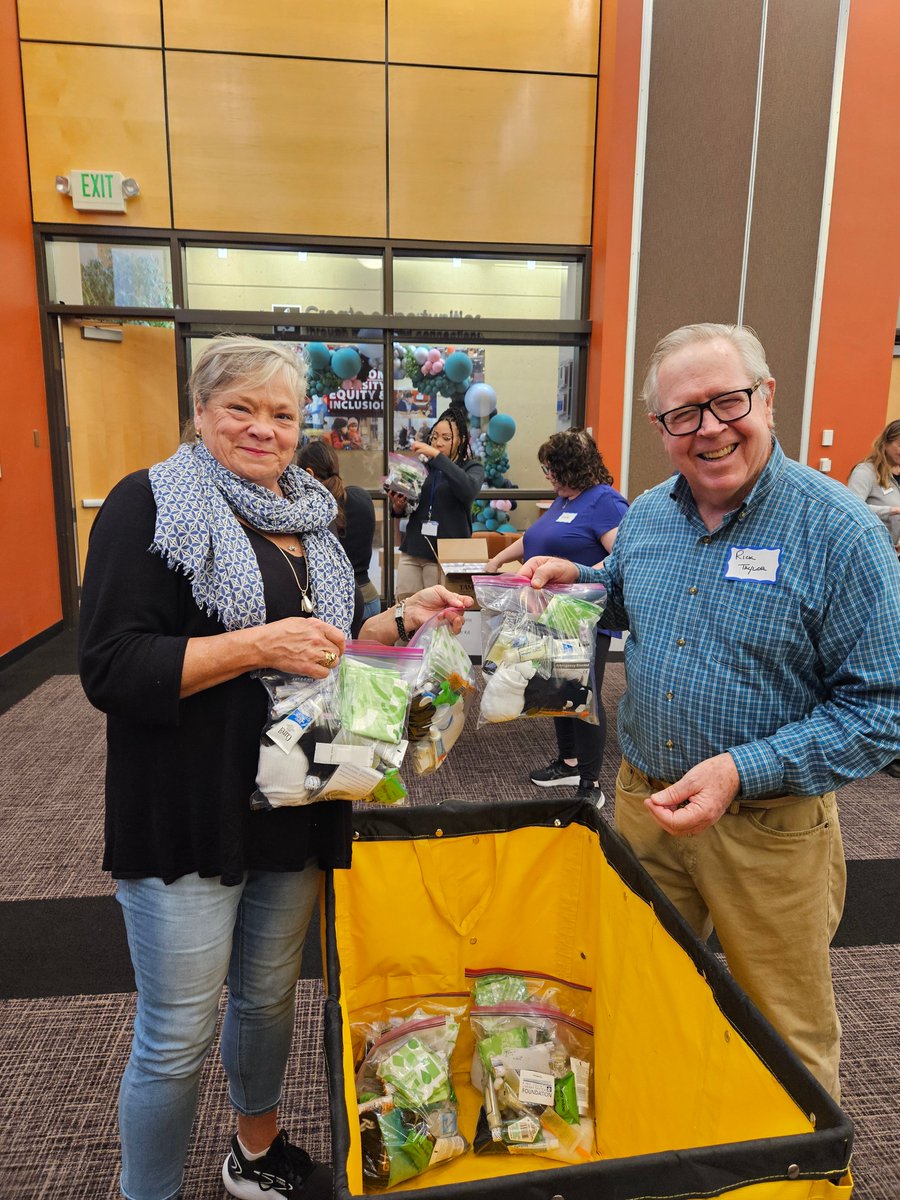 KCLSFoundation's tweet photo. Last week, a group of volunteers gathered to assemble 500 Hygiene Kits! These hygiene kits will be distributed at libraries, shelters, day centers and tent encampments to people experiencing housing insecurity throughout King County. https://t.co/IggZpLsf47