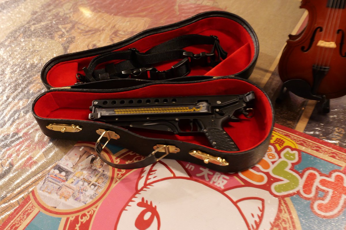 _2596230085502's tweet image. #ShadowDesign さんのP50が
#ジャッキーの隠れ家  さんで購入したミニチュアバイオリンのケースにピッタリ