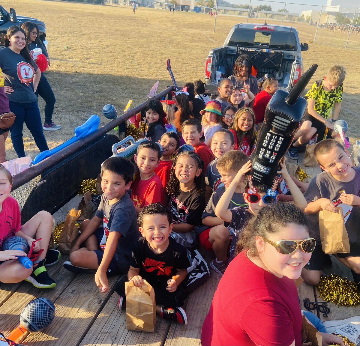 <a href="/RobertsonElem/">Vic Robertson Elementary</a> participated in the <a href="/StonyPointHS/">Stony Point H S</a> Homecoming Parade yesterday, and we had a blast. It was our first time, and we can’t wait to show up even bigger and better next year! #roesgrows <a href="/RoundRockISD/">Round Rock ISD</a> ❤️💛❤️💛