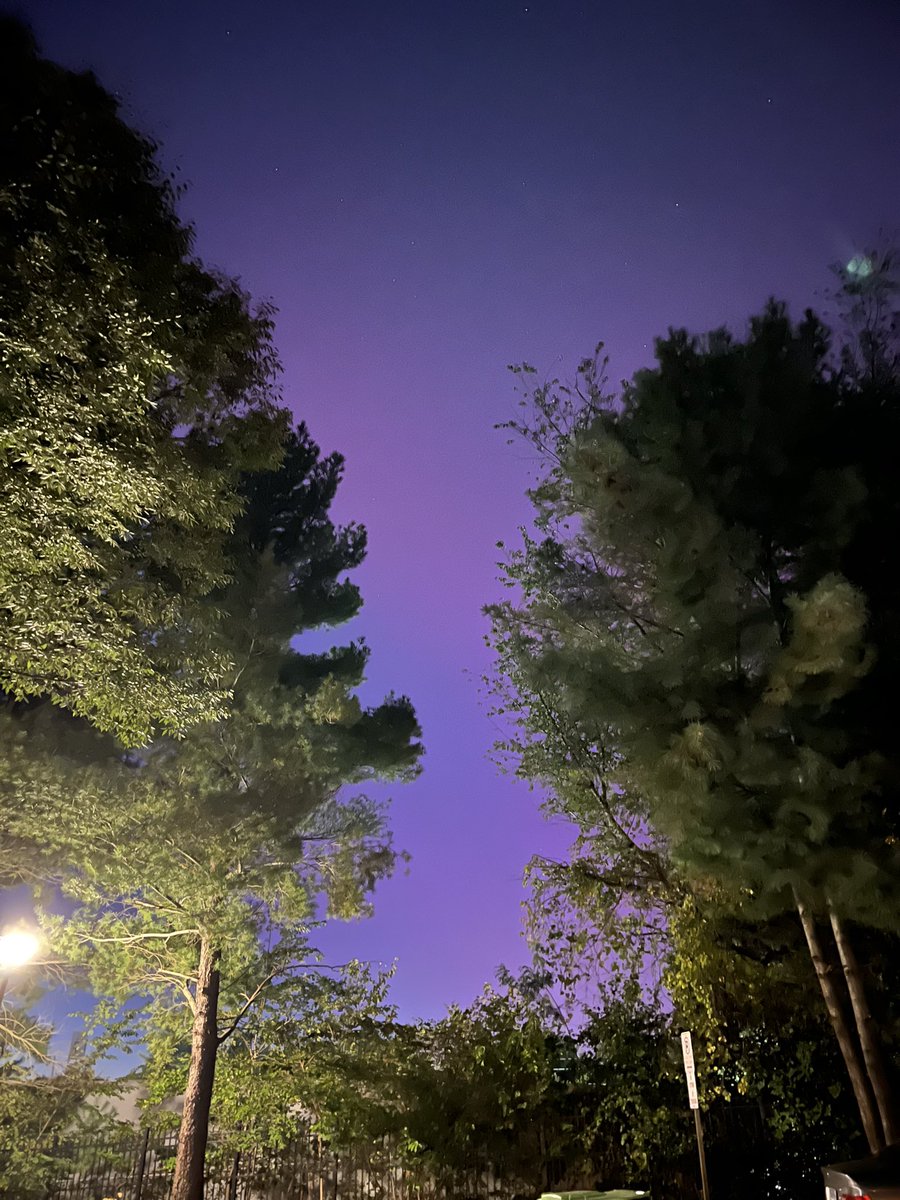 Breenie315's tweet photo. Aurora near Gaithersburg! @capitalweather https://t.co/yiAlKmkhtk