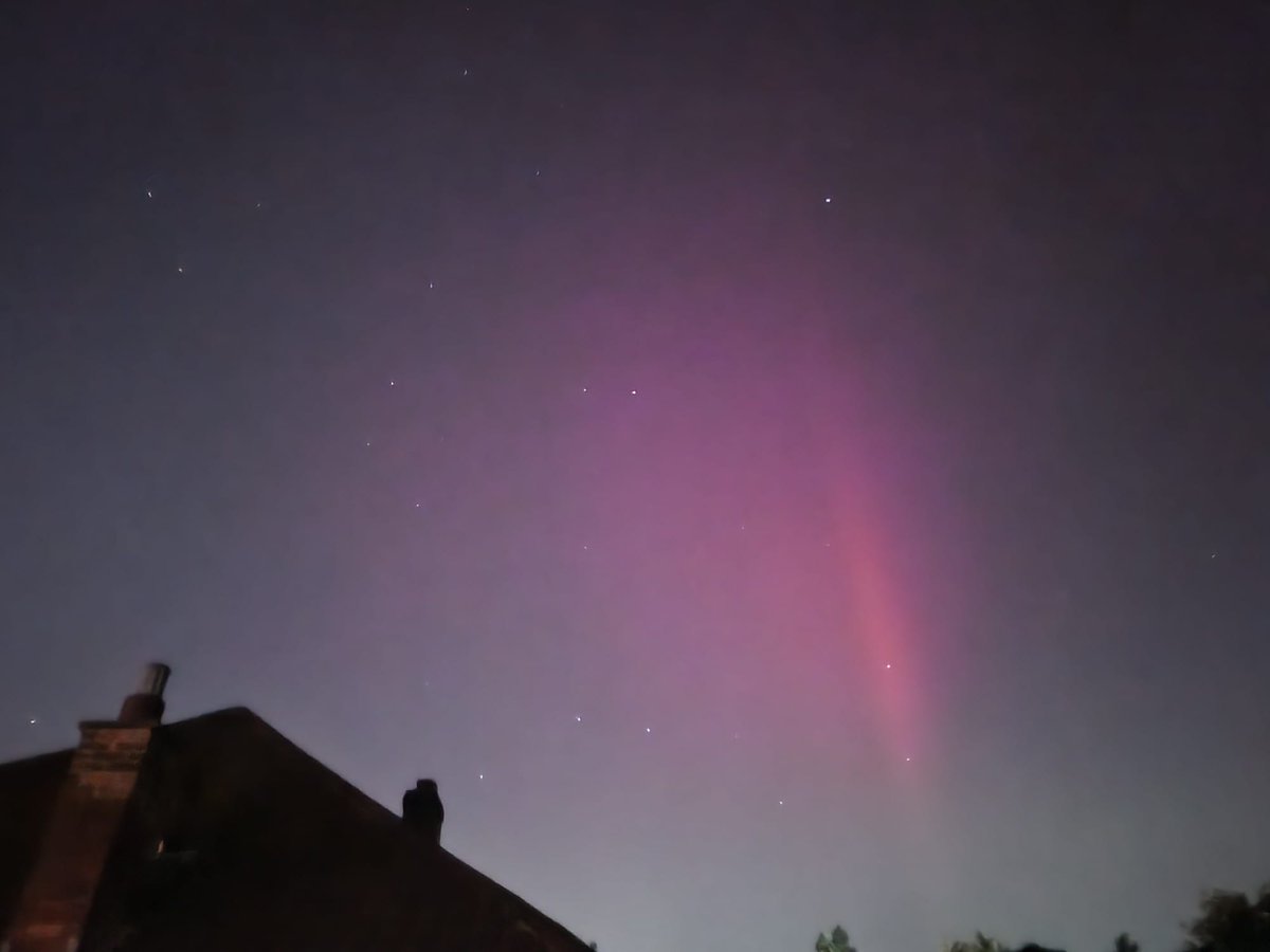 Alhamdulillah a dream/dua answered in seeing the Aurora Borealis for the first time, looking out from my garden instead of the Arctic Circle. Wondrous dancing pink and fainter luminous green, ethereal, stars twinkling in the clear night. In awe. #northernlights