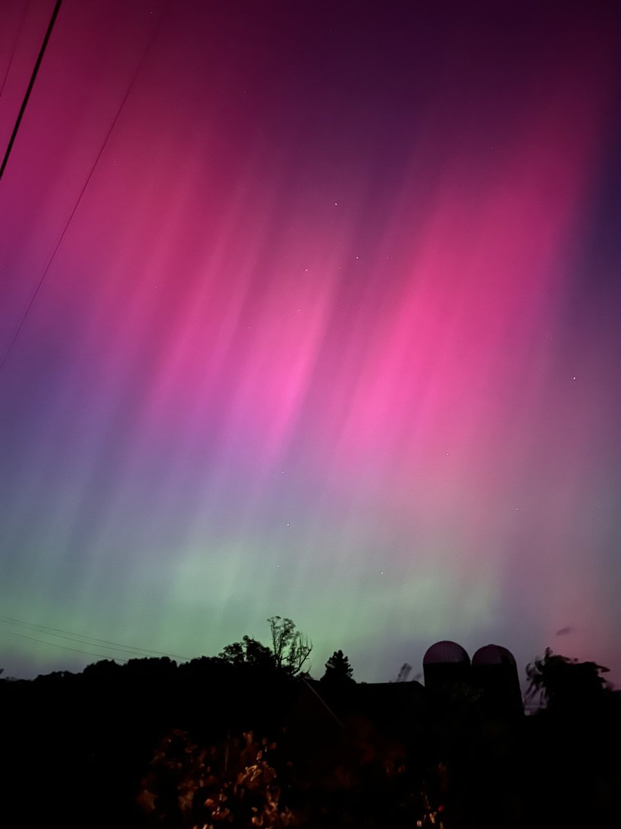 JArtMiller's tweet photo. Beautiful view of the Northern Lights near Ruby, NY @WeatherAubs https://t.co/LoBGvrFJes