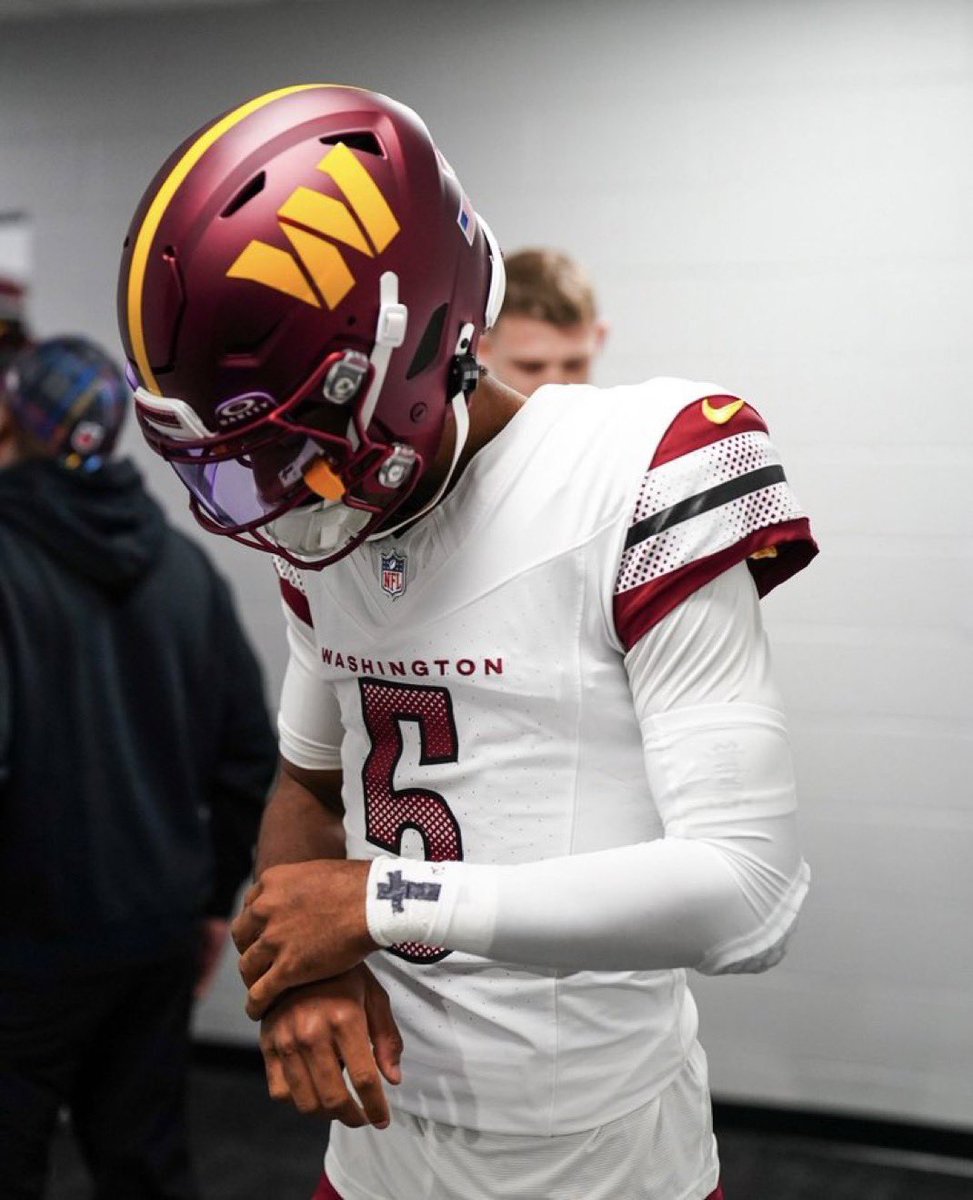 MLFootball (@_mlfootball) on Twitter photo POWERFUL: All 6 quarterbacks picked in the first round of the #NFL draft this year are MEN OF GOD.
Bo Nix & Jayden Daniels wear a Cross. 
“Walk by Faith✝️” - Drake Maye
“I can do all things through Christ” - JJ McCarthy
Michael Penix credits God for his entire journey
🙏🙏🙏 POWERFUL: All 6 quarterbacks picked in the first round of the #NFL draft this year are MEN OF GOD.
Bo Nix & Jayden Daniels wear a Cross. 
“Walk by Faith✝️” - Drake Maye
“I can do all things through Christ” - JJ McCarthy
Michael Penix credits God for his entire journey
🙏🙏🙏