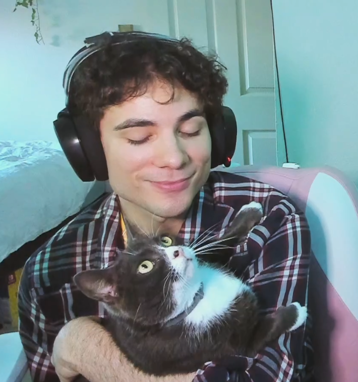 do you have the time to watch me play the new Fortnite Festival songs that released today 😳

twitch.tv/kompakt