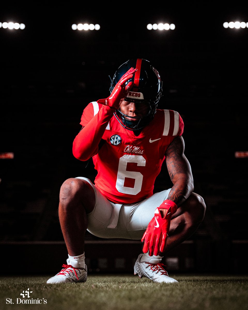 OleMissFB's tweet photo. Traditional Uniforms vs LSU 🔥

#DripInTheSip | #HottyToddy https://t.co/Jnhj8W8fDB