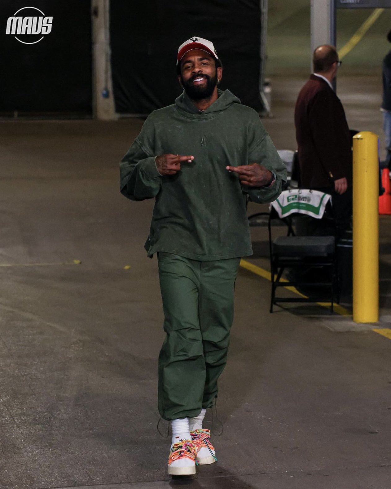 Nice Kicks on X Kyrie Irving pulled up to the Mavs game in his ANTA HELA lifestyle shoe https t eo5BwiwWto X
