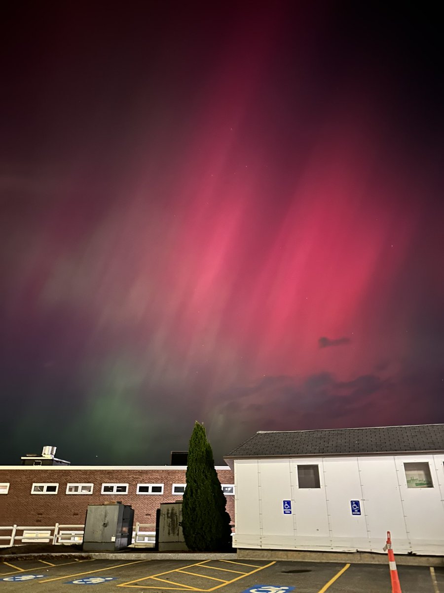 Perks of living in Massachusetts #northernlights #AuroraBorealis