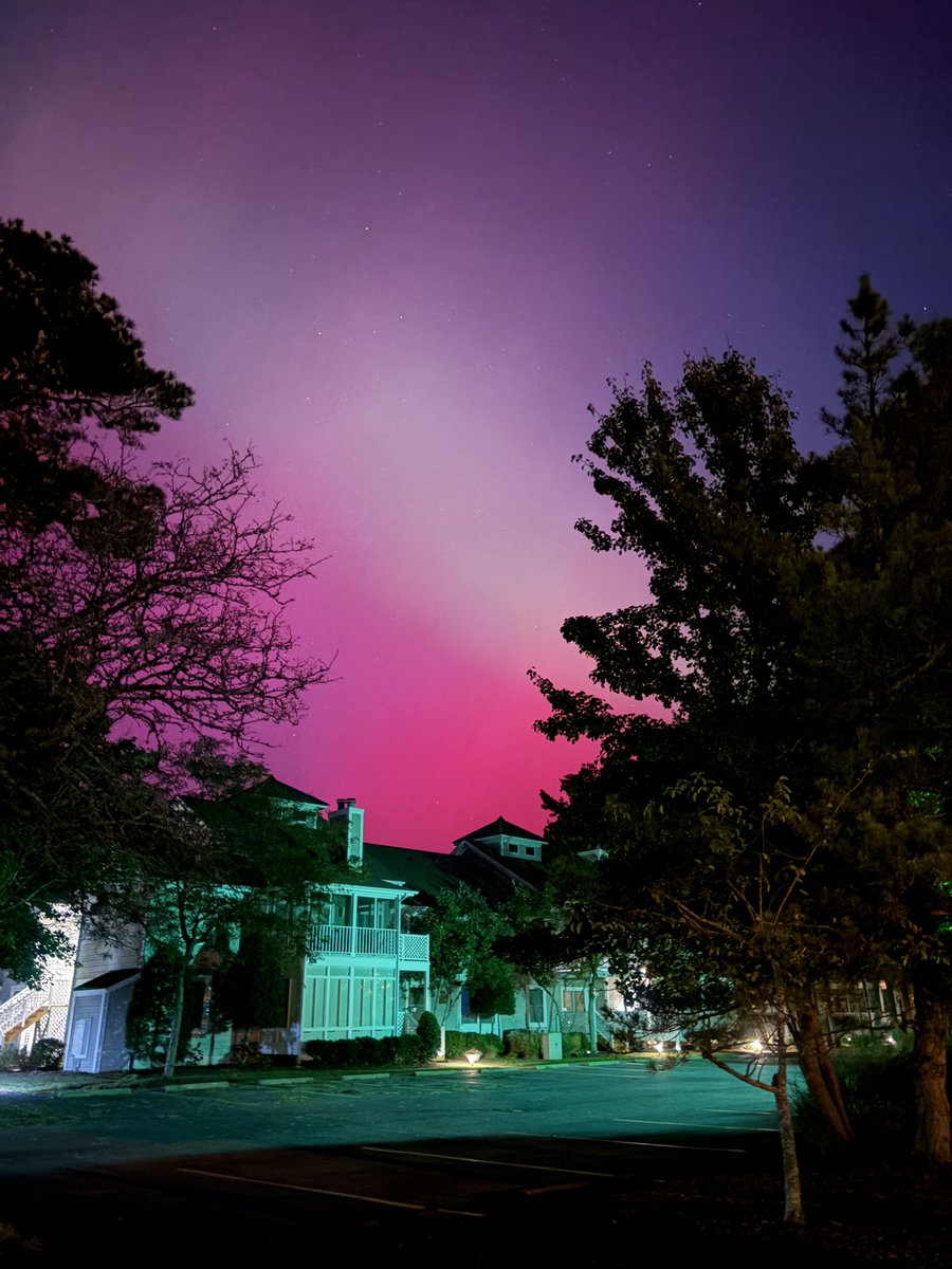 BrendonBiddle's tweet photo. Northern lights in Bethany Beach DE https://t.co/1LGy8MjSZT