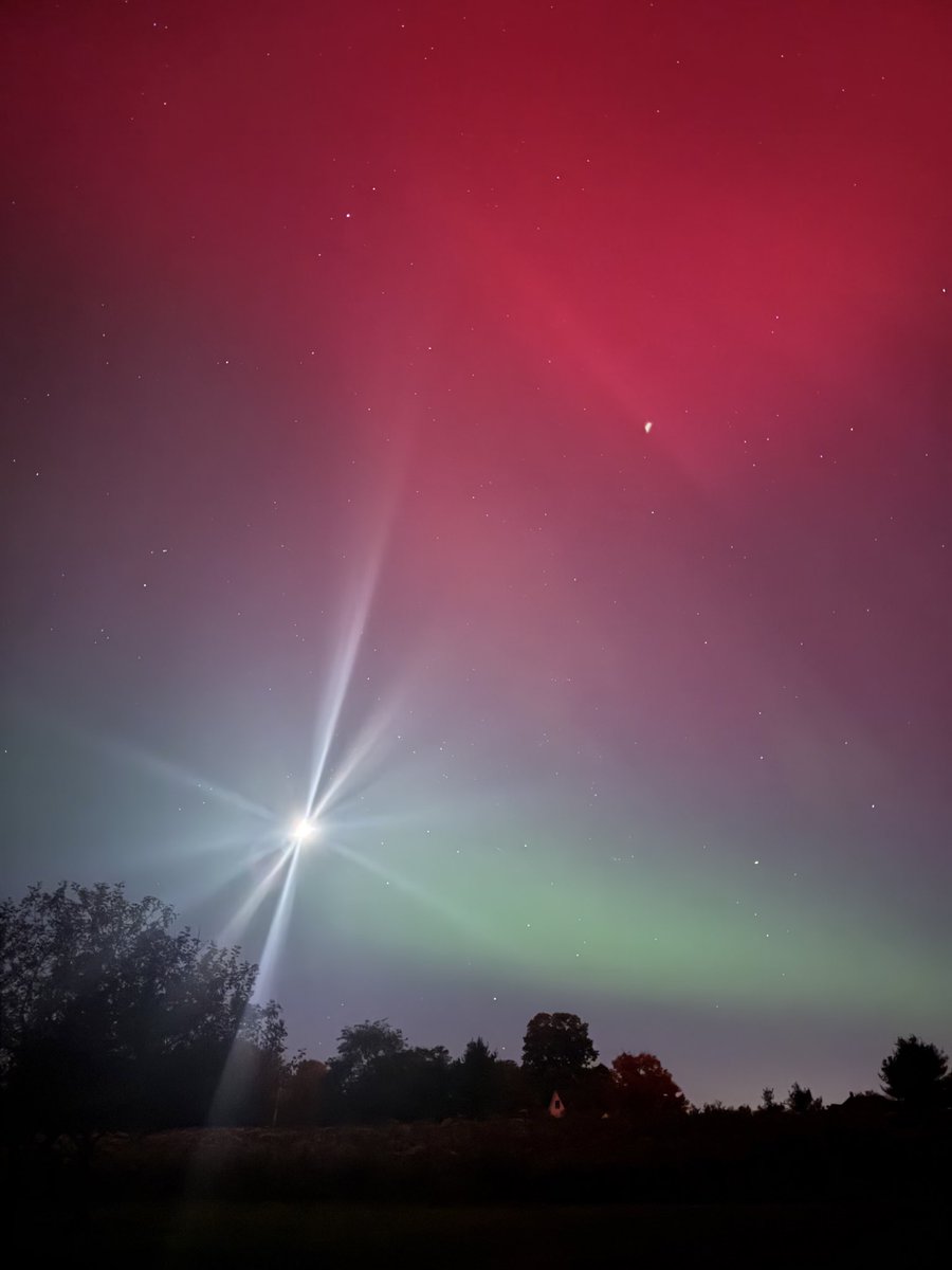 JoMaRaFa's tweet photo. Northern lights 🇺🇸🇨🇦 https://t.co/ScKy48Pvbi
