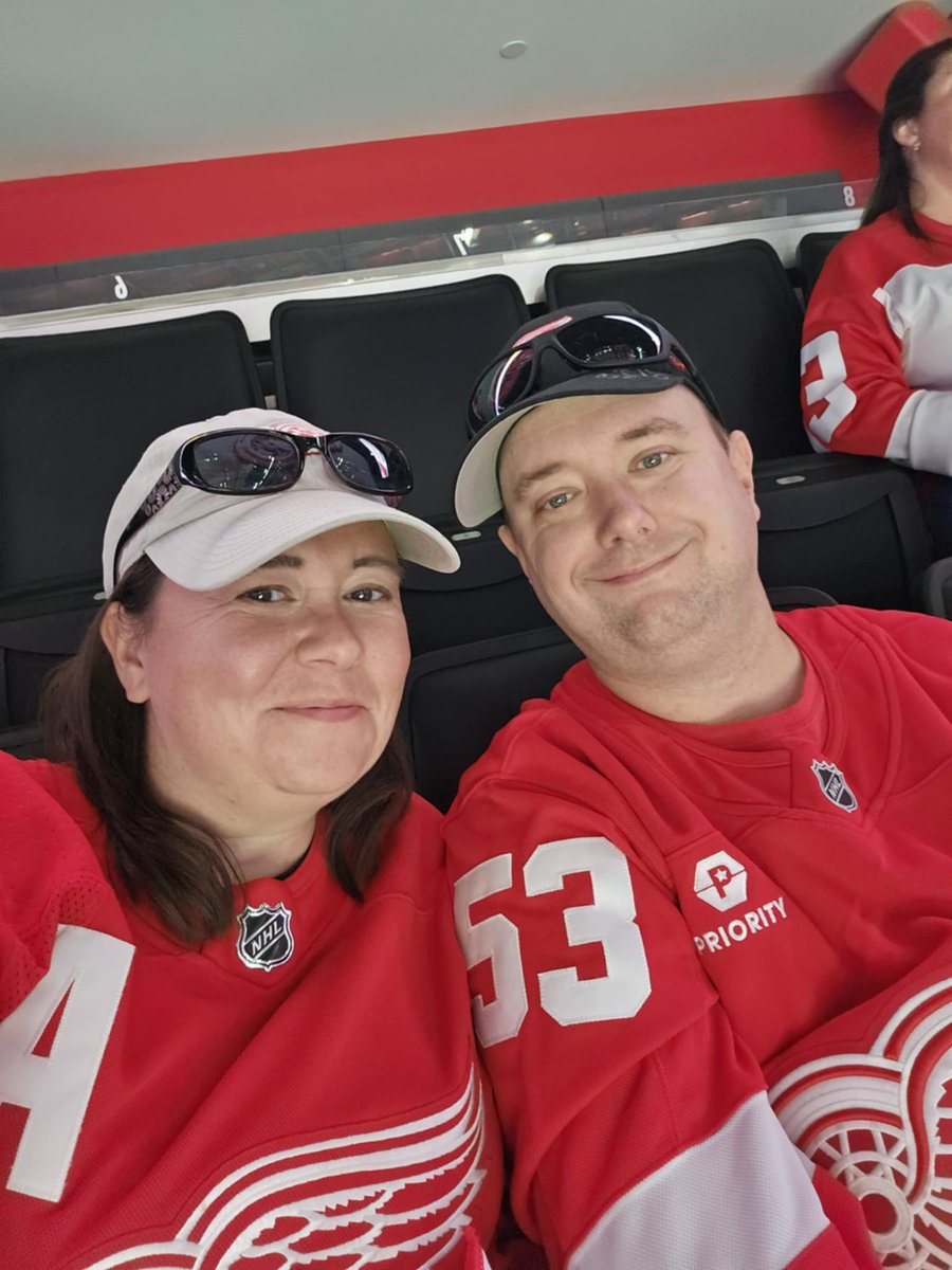 LordWalken's tweet image. Lets do that hockey with @StephaniFoster our first ever @DetroitRedWings home opener for 1st time season ticket holders!!! Lets do that hockey baby!!!!