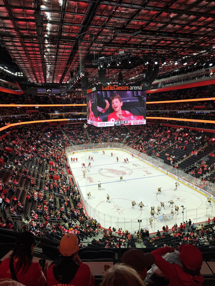 LordWalken's tweet image. Lets do that hockey with @StephaniFoster our first ever @DetroitRedWings home opener for 1st time season ticket holders!!! Lets do that hockey baby!!!!