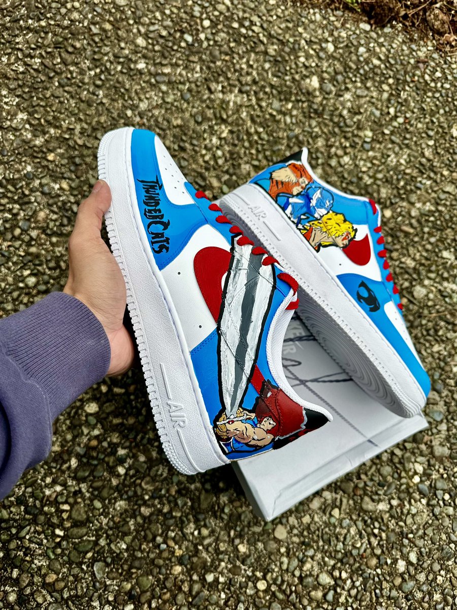 ETiceson's tweet photo. Thundercat Air Force 1s by me 🤙🏽 https://t.co/gtDVIUUUt2