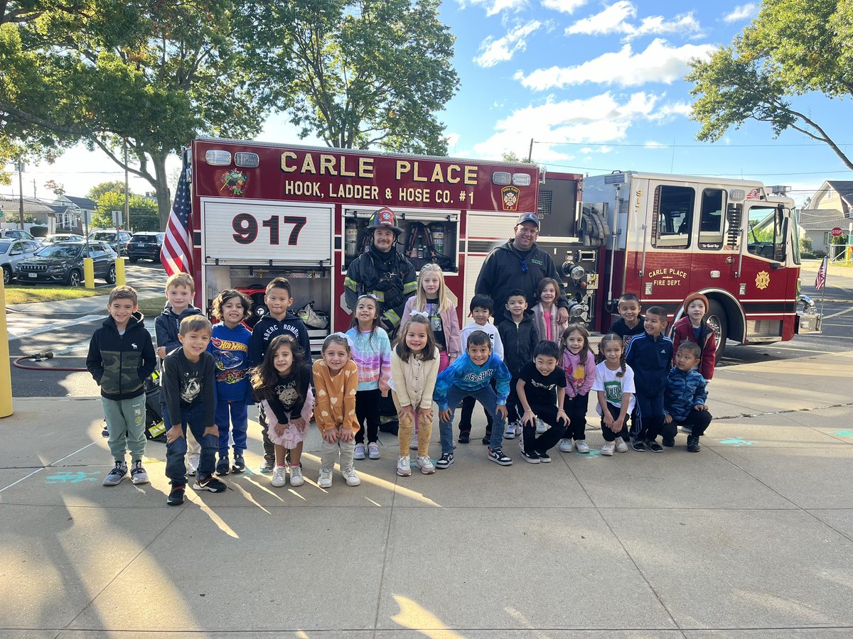 MsCareyCL's tweet photo. Had an awesome visit from the Carle Place Fire Department!! 🚒👨🏻‍🚒@CherryLaneCP1 https://t.co/YJL09GB8nE