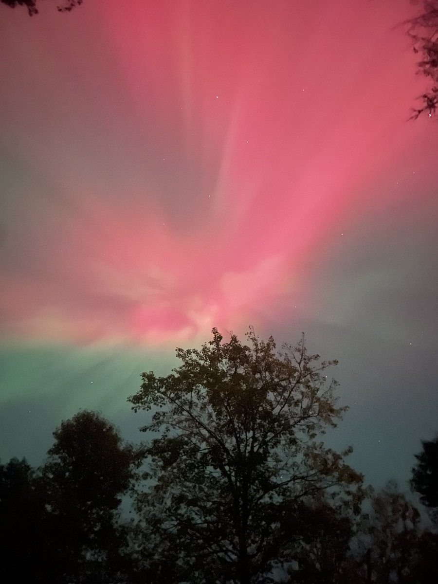 RaGaa's tweet image. The Aurora was out in Fall River tonight