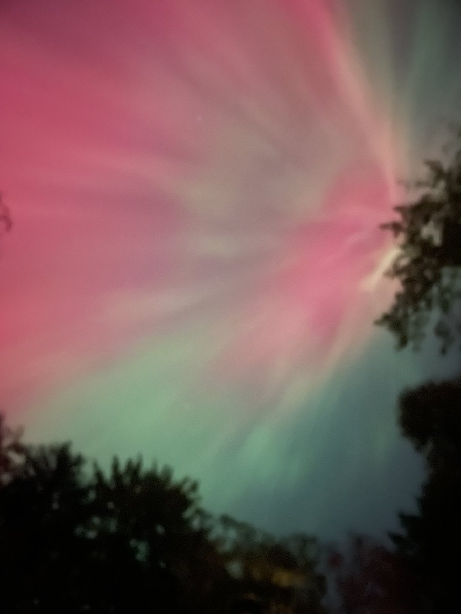 RaGaa's tweet image. The Aurora was out in Fall River tonight