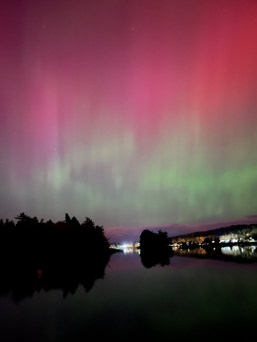 RaGaa's tweet image. The Aurora was out in Fall River tonight