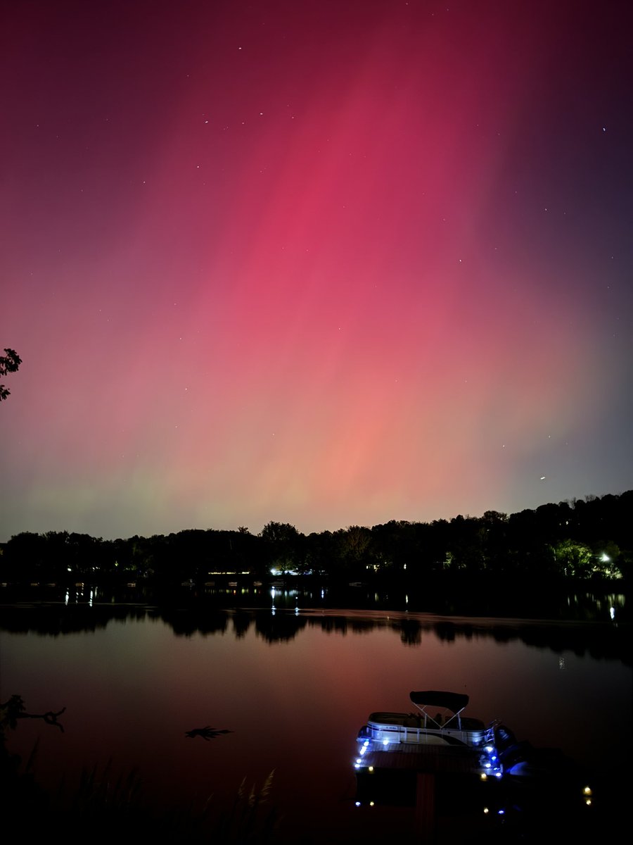 Just seeing this now with my own eyes in Bucks County Pennsylvania 👀. 

Absolutely no edits.