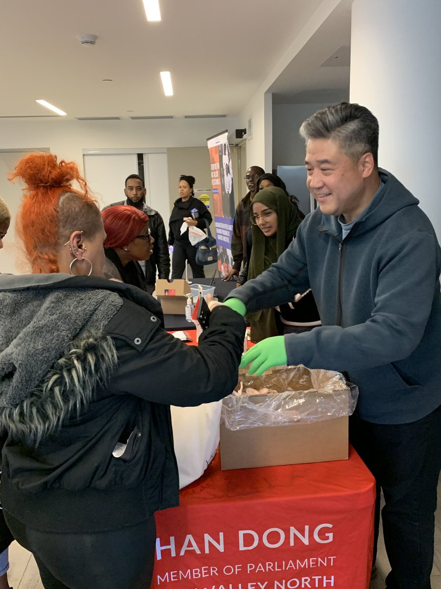 The weather may be cold, but the vibe was warm at the Thanksgiving Chicken Giveaway by <a href="/cee_toronto/">CEE Toronto</a> at <a href="/TOHousing/">Toronto Community Housing</a> ‘s Allenbury Gardens and The Sparoways. It was great to see the community come together and support each other. Wishing everyone a warm and happy Thanksgiving!