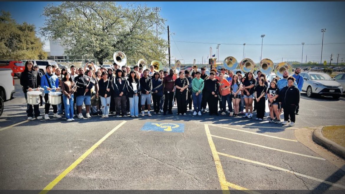 InternationalHS's tweet photo. Incredible day! Thank u Band,StuCo, Staff 4 all the ❤️.  Best place to work &amp; best job! Ms. V cried happy tears ❤️“Always a Great Day to Be a Raider “ https://t.co/Sr6rLnmX3L