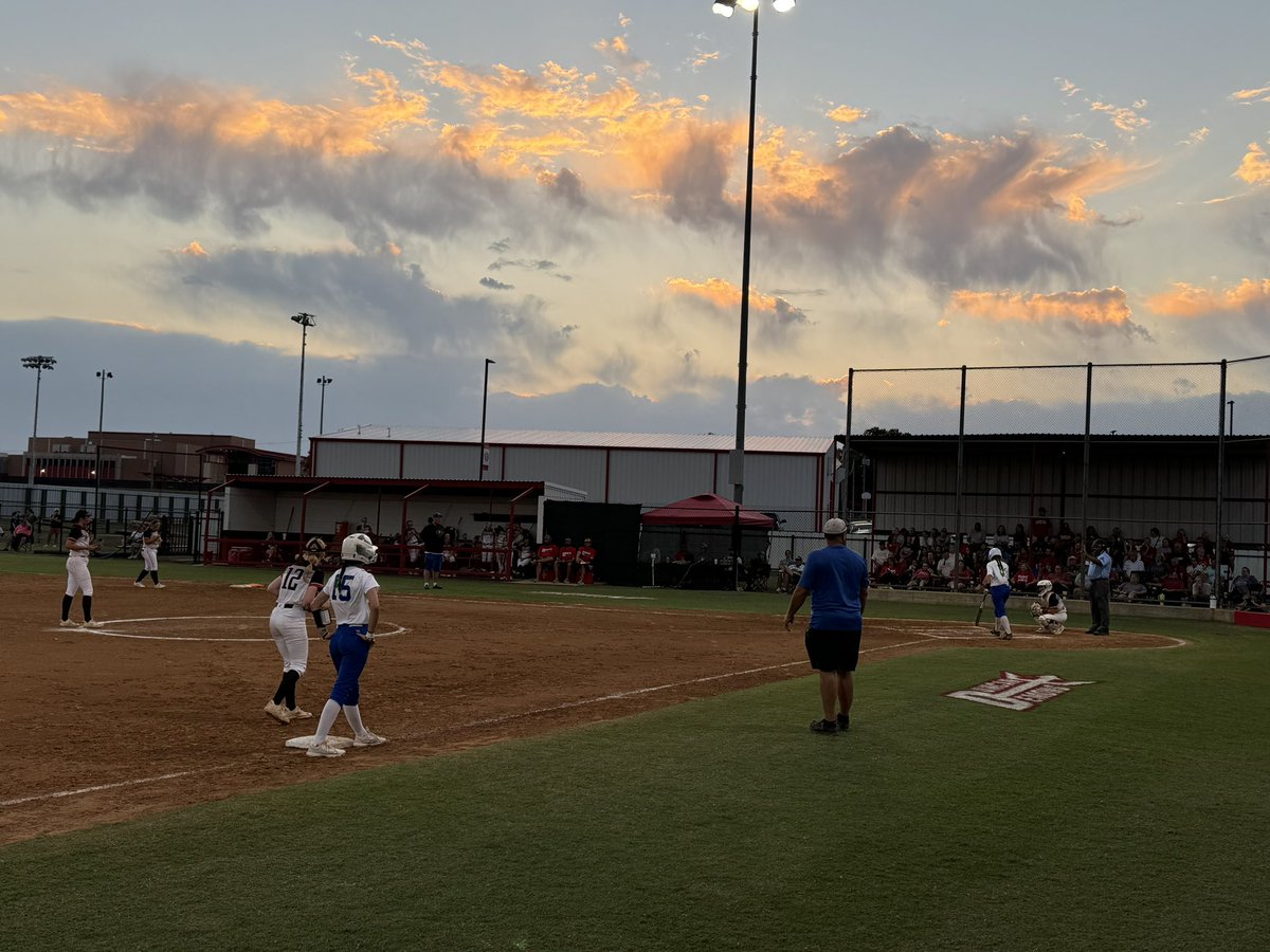 Beautiful night for softball at the Duncan Regionals! #GoBears <a href="/NHSBEARS/">Noble High School</a> <a href="/Noblebearpride/">Noble Athletics</a>