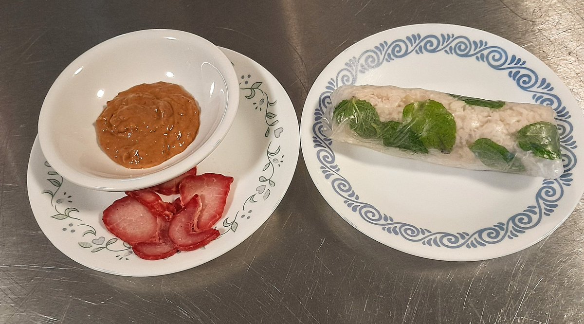 Mlucke83's tweet image. Spring rolls 2 ways. Crab and bbq pork, with mint. And spicy peanut sauce. A co-op with @thekarmikbob