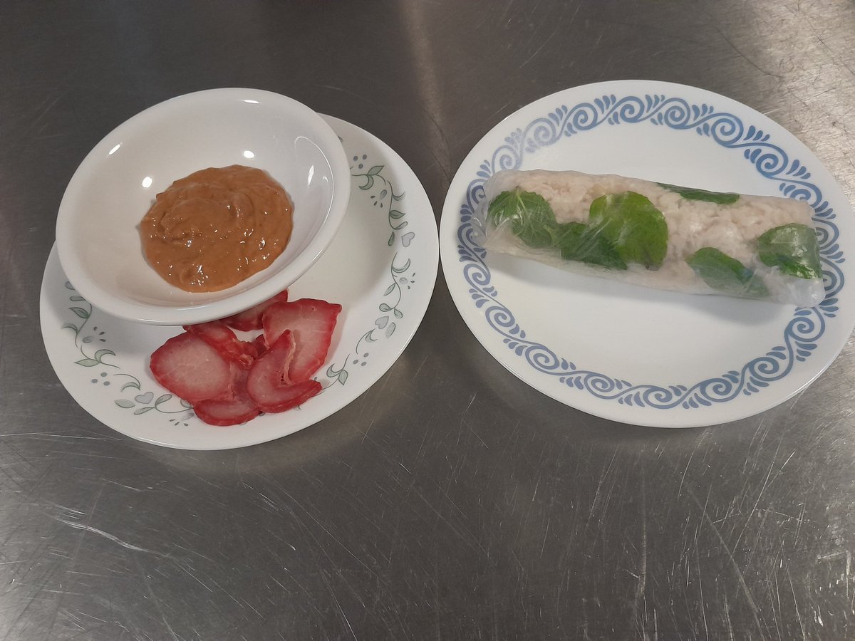 Mlucke83's tweet image. Spring rolls 2 ways. Crab and bbq pork, with mint. And spicy peanut sauce. A co-op with @thekarmikbob