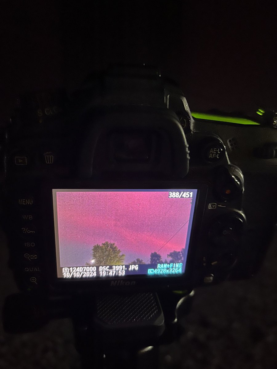 OVERHEAD IN MARSHALL, VA!!!! <a href="/Vincent_Ledvina/">Vincent Ledvina</a> <a href="/spacewxwatch/">Space Weather Watch</a> <a href="/SunWeatherMan/">SpaceWeatherNews</a>