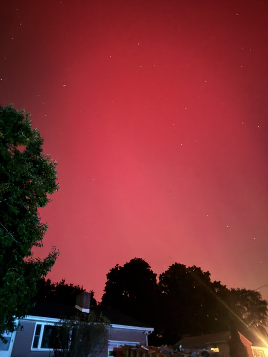 acmarra's tweet photo. @Eweather13 
Aurora in New Fairfield. https://t.co/6wRJrt0llA