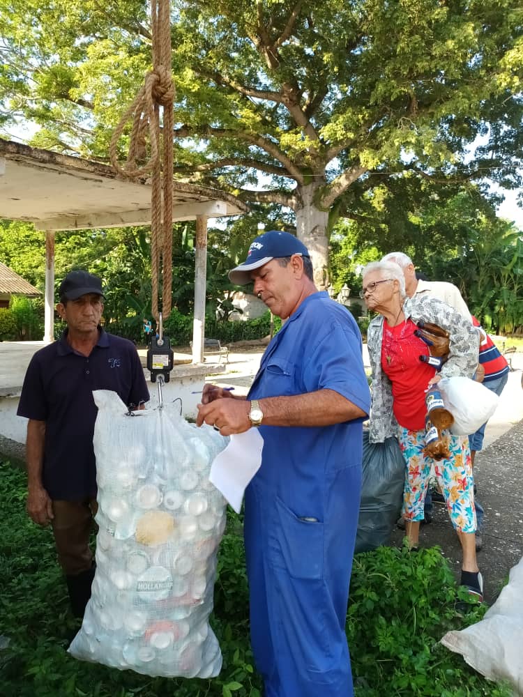 Maglissp1998's tweet photo. "¡Reciclar es cuidar nuestro planeta! Cada pequeño esfuerzo cuenta. ¡Haz tu parte y transforma residuos en recursos! Así lo hace SANCTI SPÍRITUS 🌍♻️" @cubarecicla
@escambraycu @RadioSSp https://t.co/qVFWehXtOg