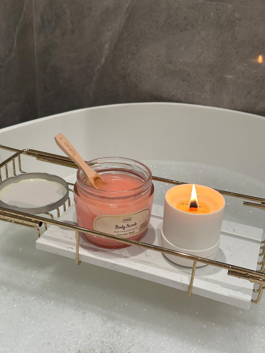 kiseffy's tweet image. There's nothing better than a hot bath before bed!🥰🥰🥰