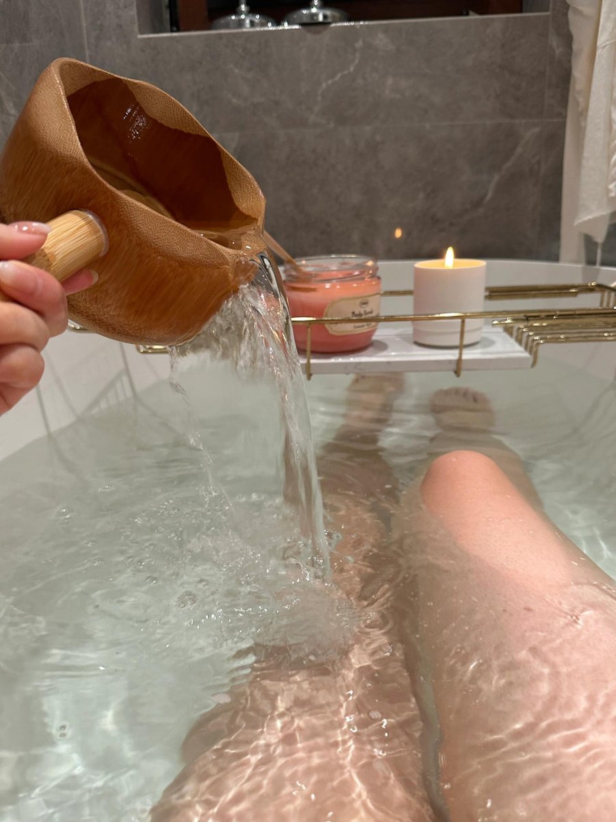 kiseffy's tweet image. There's nothing better than a hot bath before bed!🥰🥰🥰