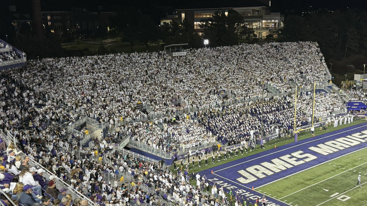 JMU student section is PACKED OUT on a weeknight! #GoDukes 👑