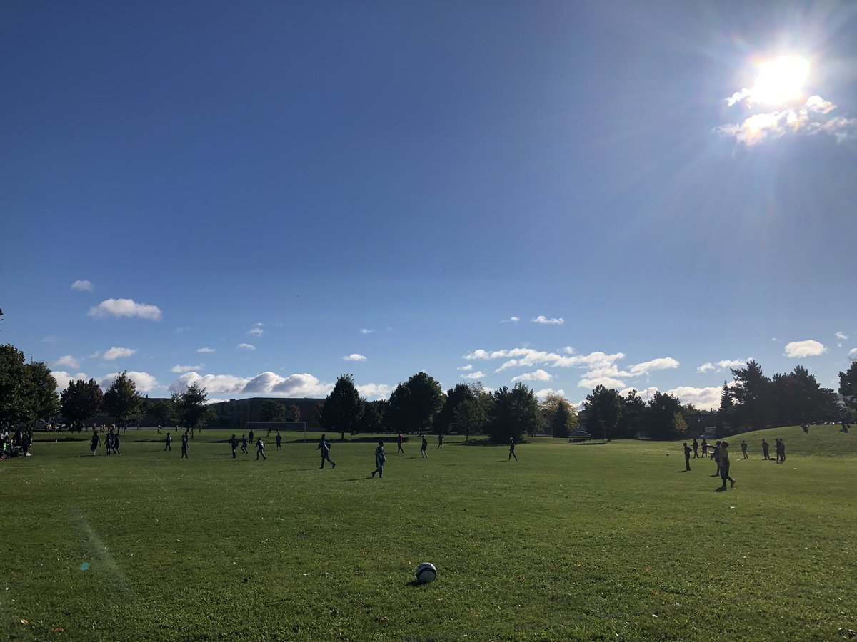 AllinaLeeDavis's tweet image. An absolutely beautiful crisp day for a Soccer Tournament! Thank you to Mr Sith for organizing at WHPS👍 Ss represented their schools with good sportsmanship and positivity 🤩⚽️@TWPublicSchool @HudsonSr_TDSB #TecumsehPS @TDSB_Donwood  #TeamworkMakesDreamwork