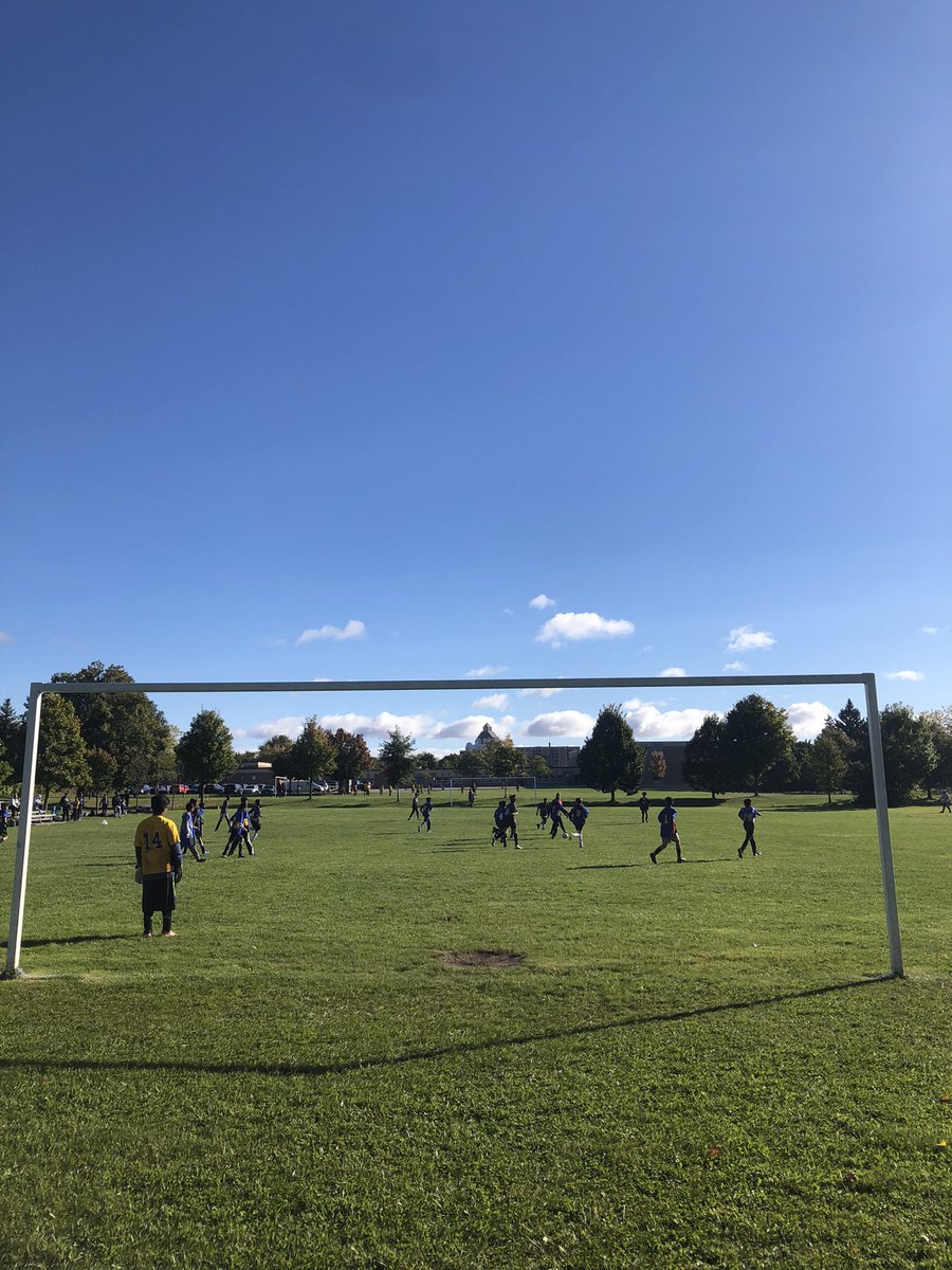 AllinaLeeDavis's tweet image. An absolutely beautiful crisp day for a Soccer Tournament! Thank you to Mr Sith for organizing at WHPS👍 Ss represented their schools with good sportsmanship and positivity 🤩⚽️@TWPublicSchool @HudsonSr_TDSB #TecumsehPS @TDSB_Donwood  #TeamworkMakesDreamwork